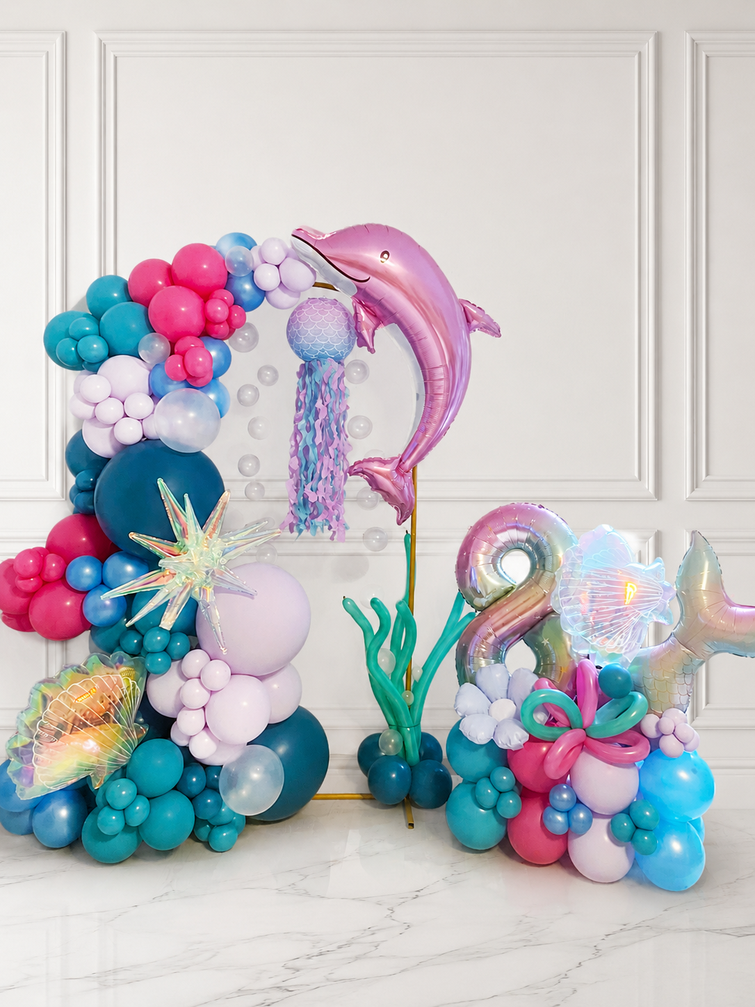 Individuelle Geburtstagsdekoration mit Meerjungfrau-Motiv und Zahlenballon von Mondi Decor